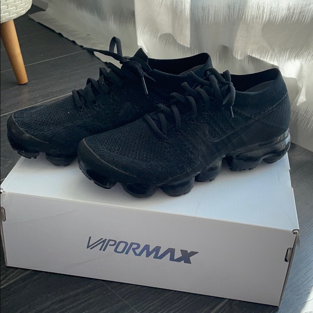 Nike Air Vapormax Flyknit in Triple Black